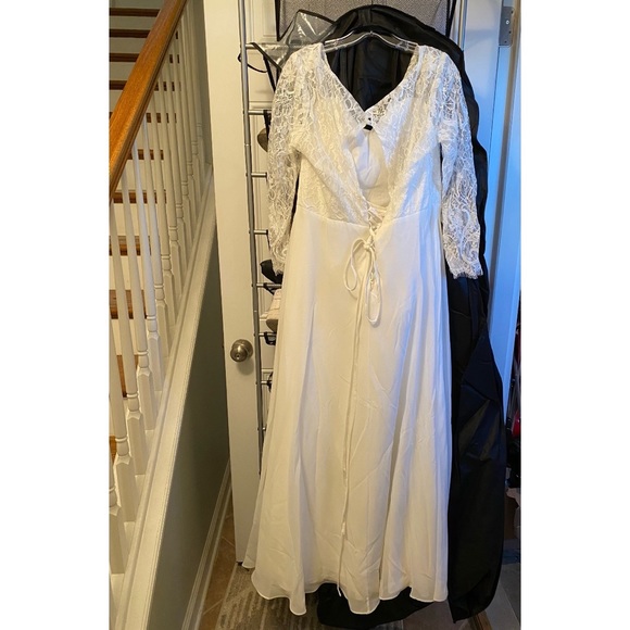 Wedding Dress 👰‍♀️ Size 14 - Picture 2 of 4